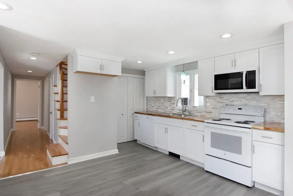9 Blueberry, Bourne, MA 02532 - #1