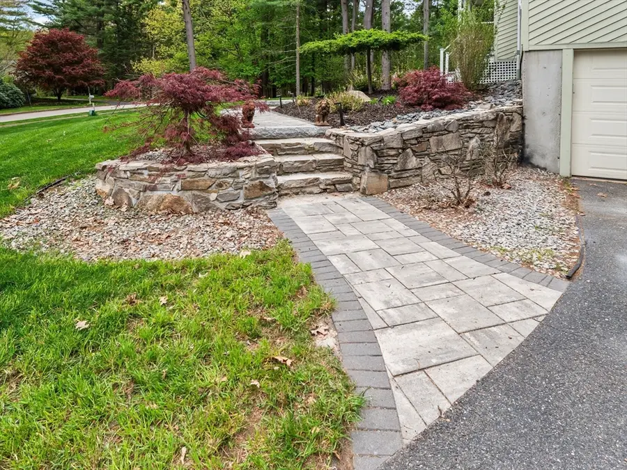 65 Briarcliff Ln, Holliston, MA 01746 - #3