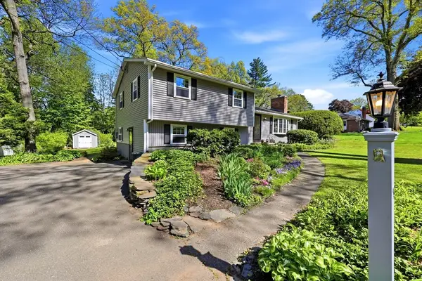 9 Meadowbrook Drive, Hadley, MA 01035
