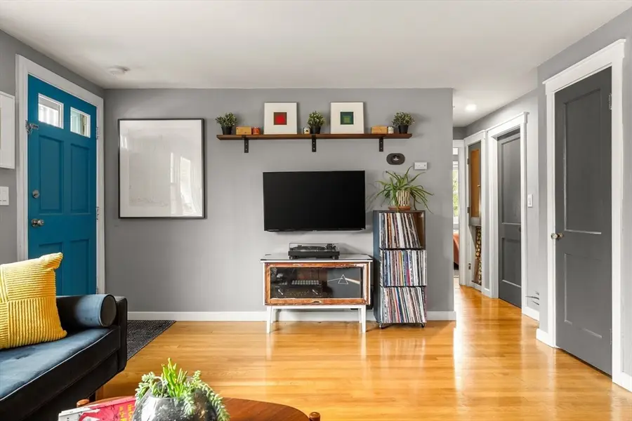 6 Van Brunt St, Boston, MA 02136 - #3