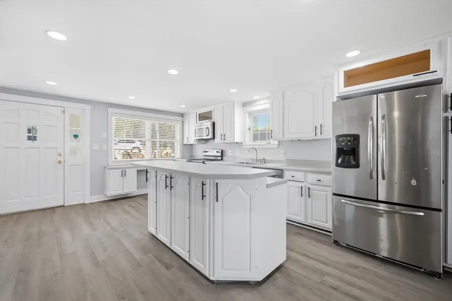 105 Lakeshore Dr, Georgetown, MA 01833 - #3