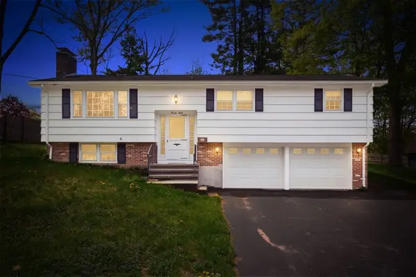 28 Mayflower Cir, Leicester, MA 01524