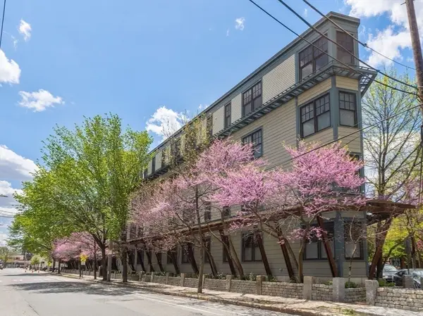 432 Norfolk St #2F, Somerville, MA 02143