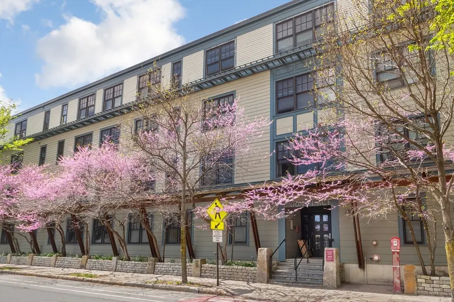 432 Norfolk St #2F, Somerville, MA 02143 - #3
