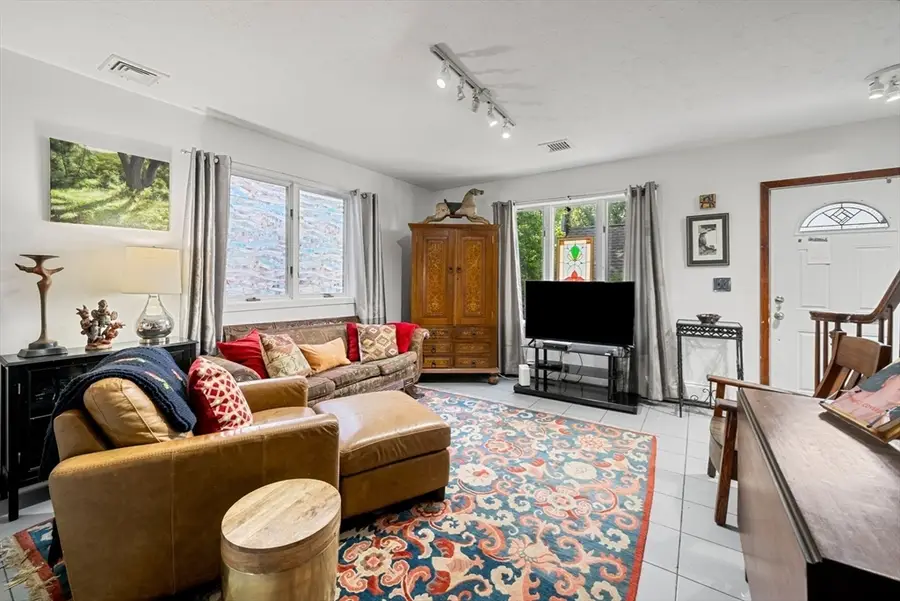 3 London Court, Boston, MA 02128 - #3