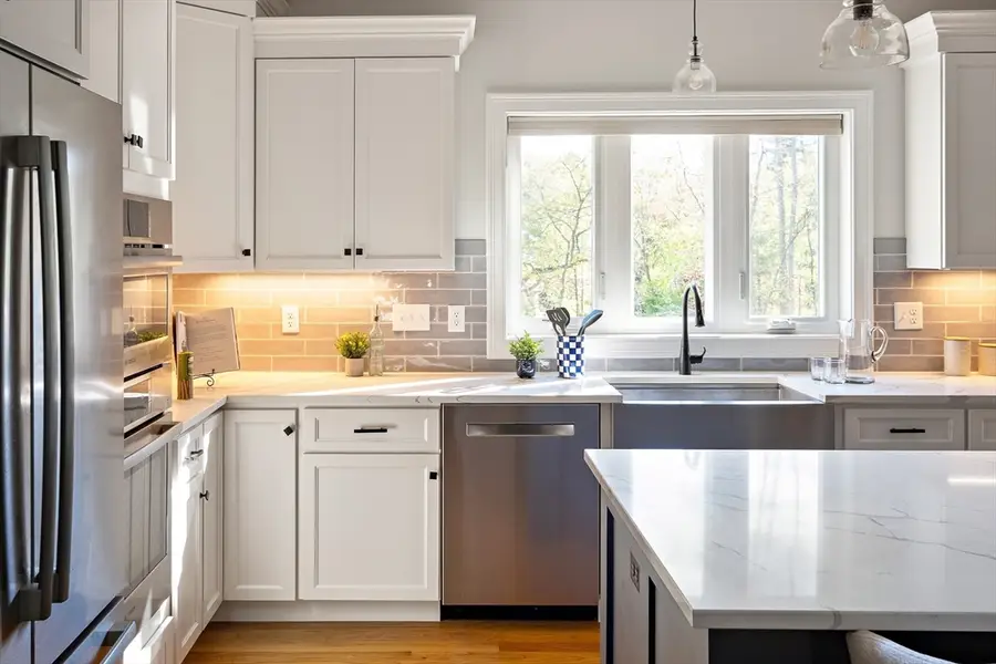 10 Hillcrest Rd, Burlington, MA 01803 - #3