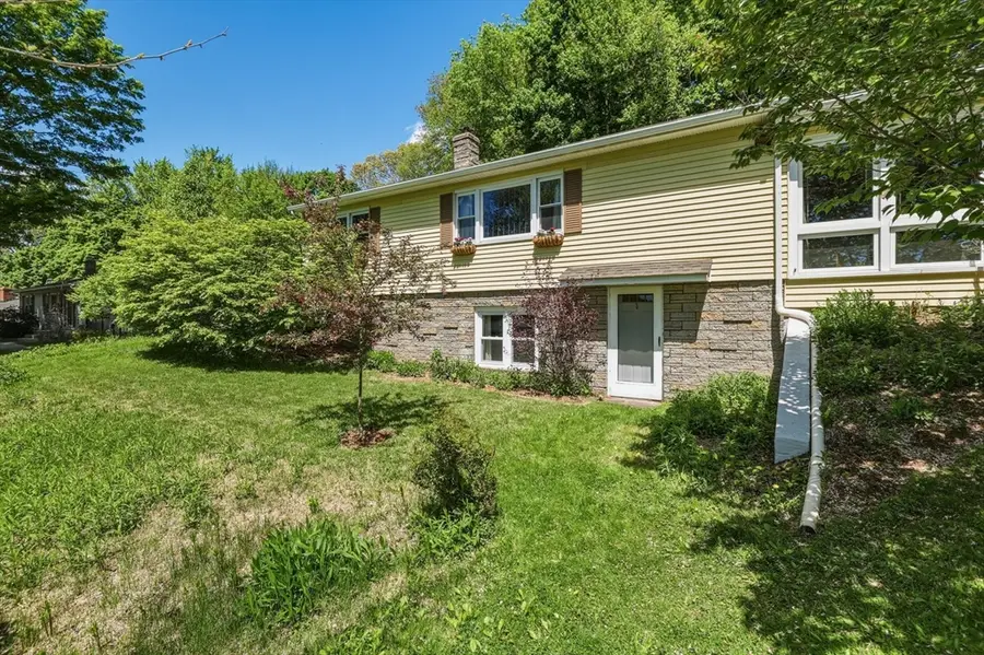 16 Saybrook Cir, South Hadley, MA 01075 - #2