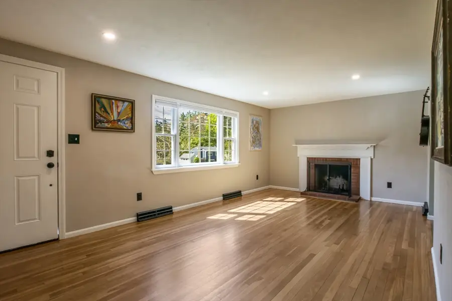 196 Center St, Groveland, MA 01834 - #3