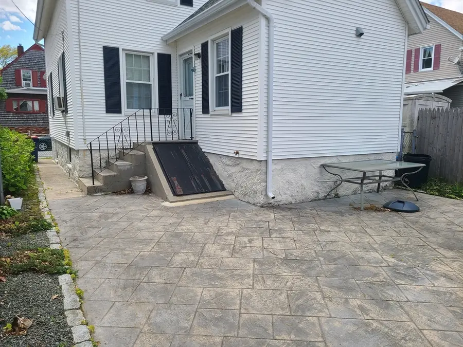 114 Rounds St, New Bedford, MA 02740 - #3