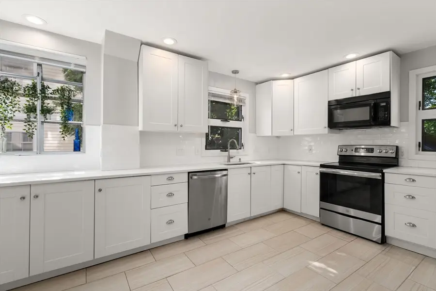 132 Dale St, Waltham, MA 02451 - #3