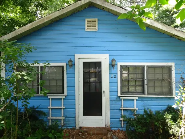 20 Thirteenth Ave, Halifax, MA 02338