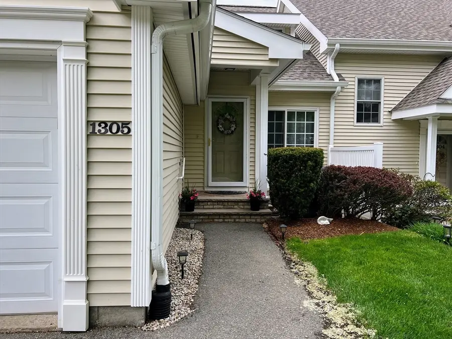 1305 Alyssa Dr #1305, Groveland, MA 01834 - #3