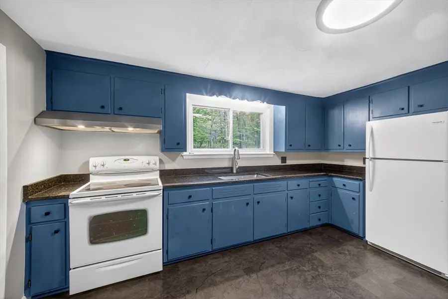61 Jordan St, North Chelmsford, MA 01863 - #3