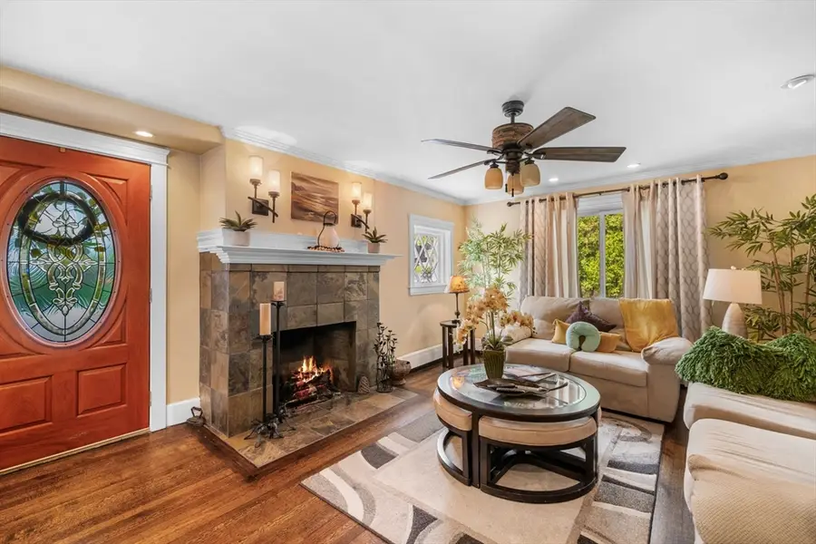 42 Walnut St, Saugus, MA 01906 - #3