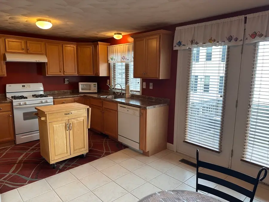 255 School St #B, Lowell, MA 01854 - #3