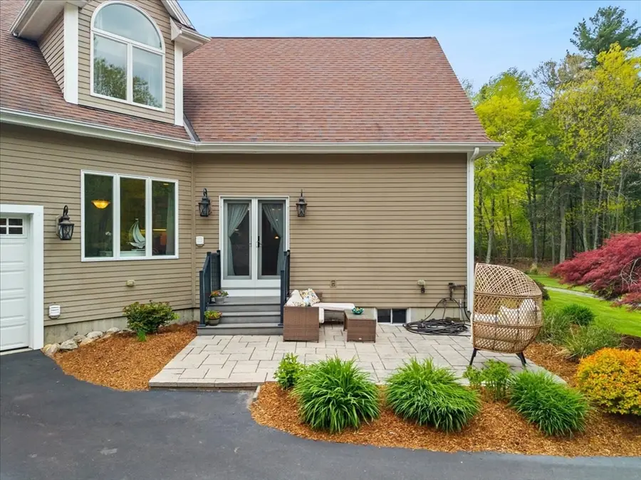 4 Alberta Ln, Lakeville, MA 02347 - #3
