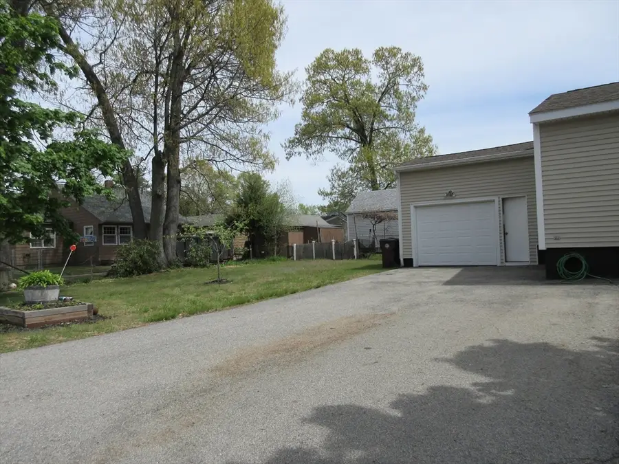 6 Bristol St, Lowell, MA 01852 - #3