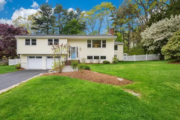 13 Fairview Rd, Medfield, MA 02052