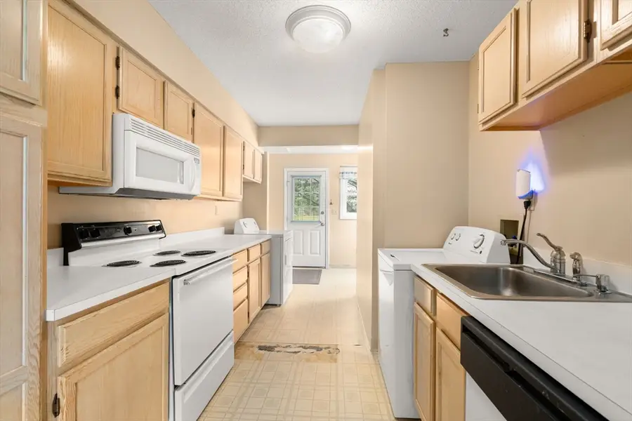76 Mitchell Dr #76, Chicopee, MA 01022 - #3