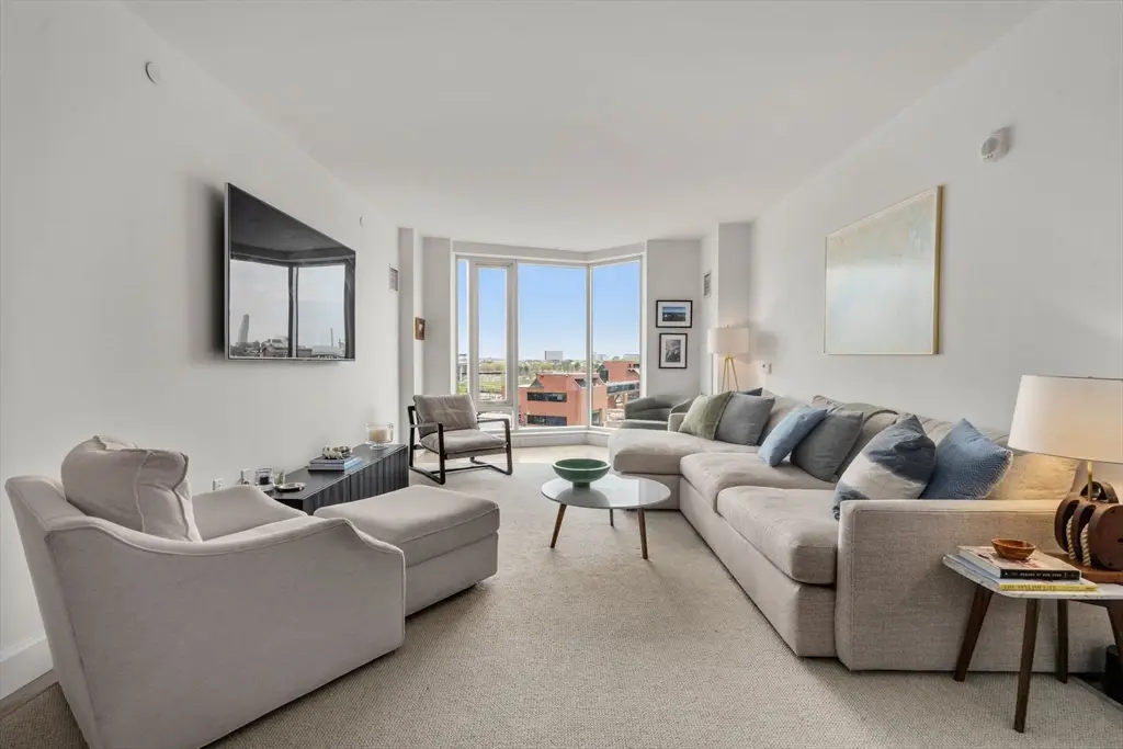 100 Lovejoy Wharf #7J, Boston, MA 02114 - #1