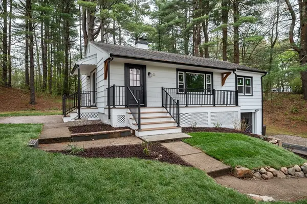 9 Bridge St, Medfield, MA 02052