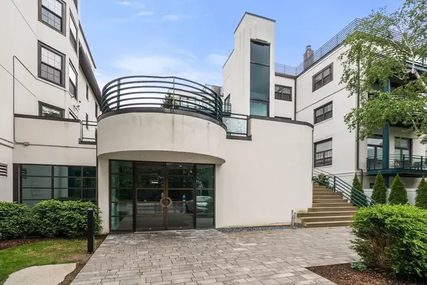 227 Summit Ave #W205, Brookline, MA 02446
