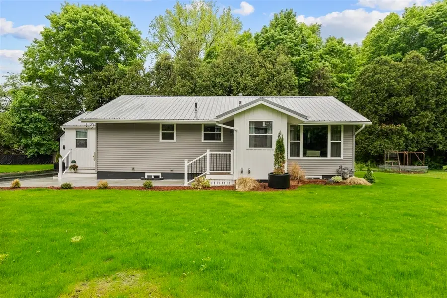 6 Phillips Dr, Holyoke, MA 01040 - #3
