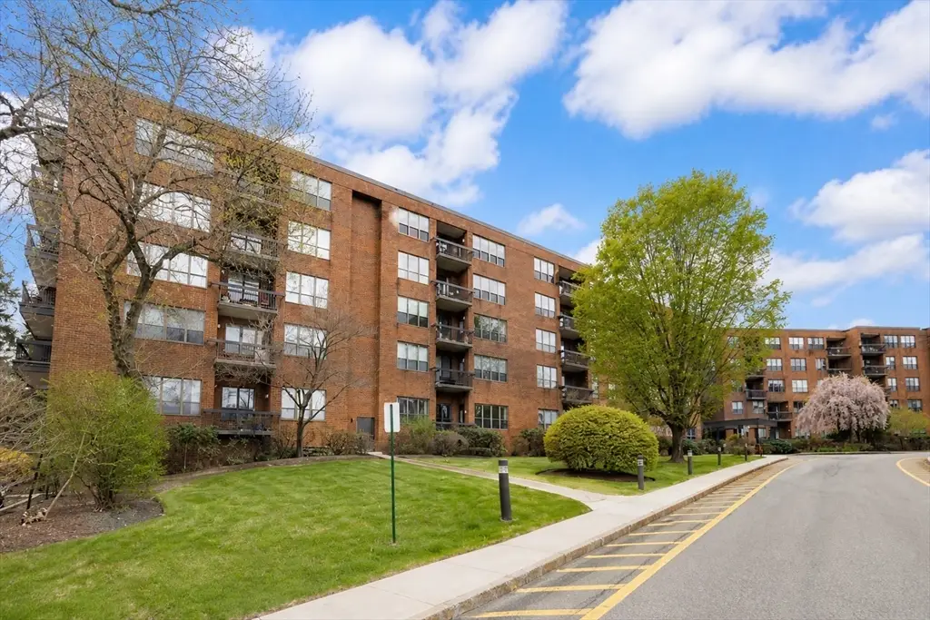 210 Nahanton St #102, Newton Center, MA 02459 - #1