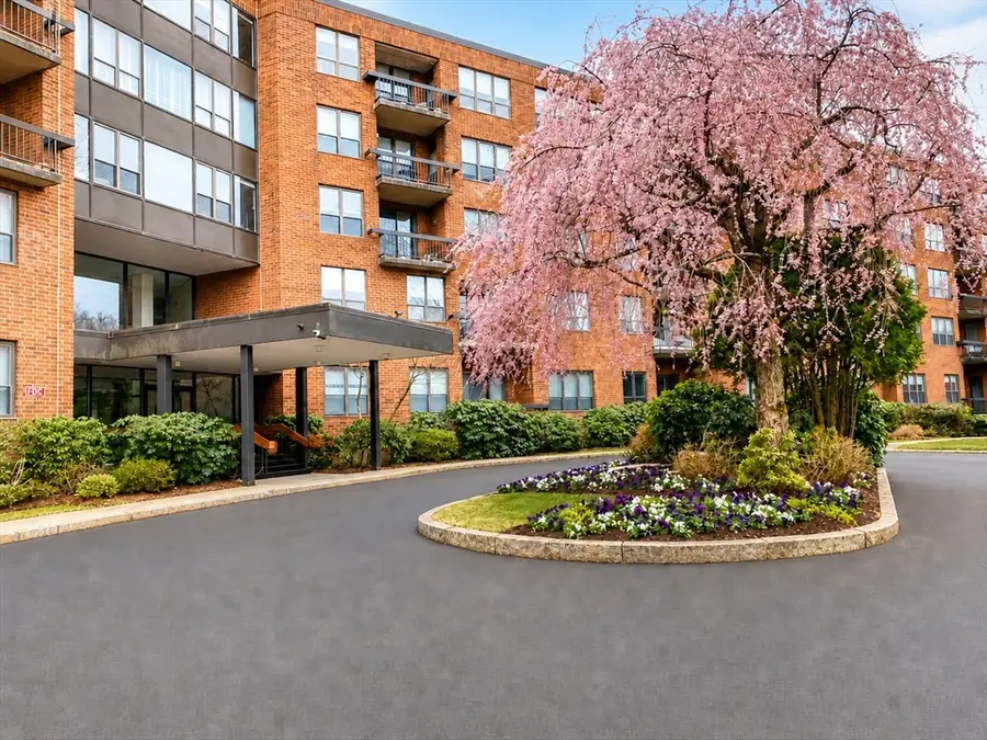 210 Nahanton St #102, Newton Center, MA 02459 - #2