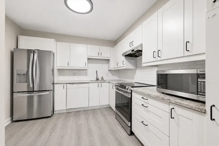 210 Nahanton St #102, Newton Center, MA 02459 - #3