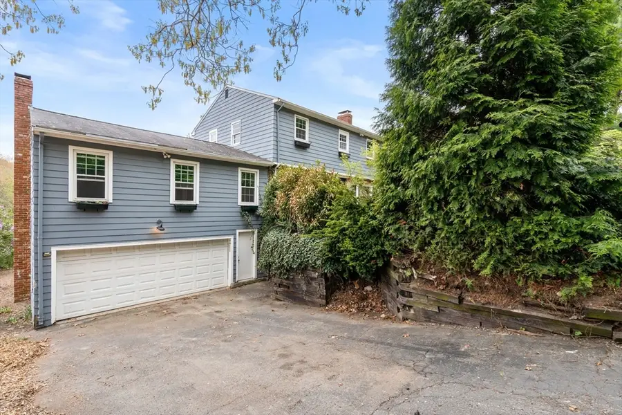 1066 Hillside St, Milton, MA 02186 - #2