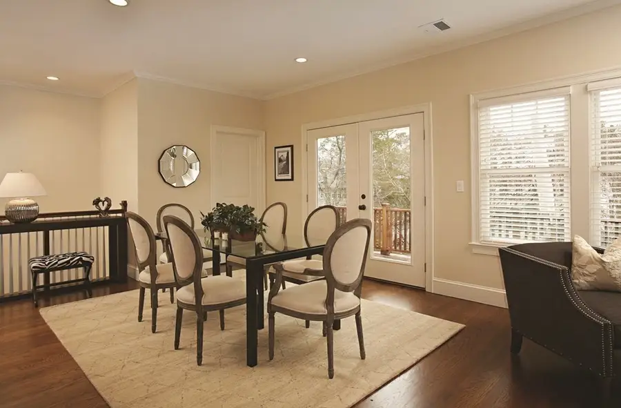 77 Verndale St #2, Brookline, MA 02446 - #3