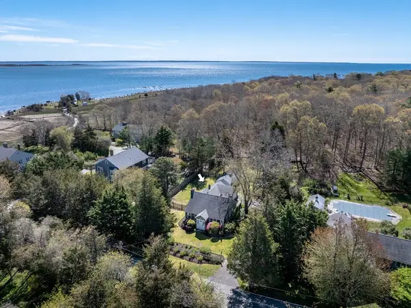 12 Noyes Ave, Mattapoisett, MA 02739