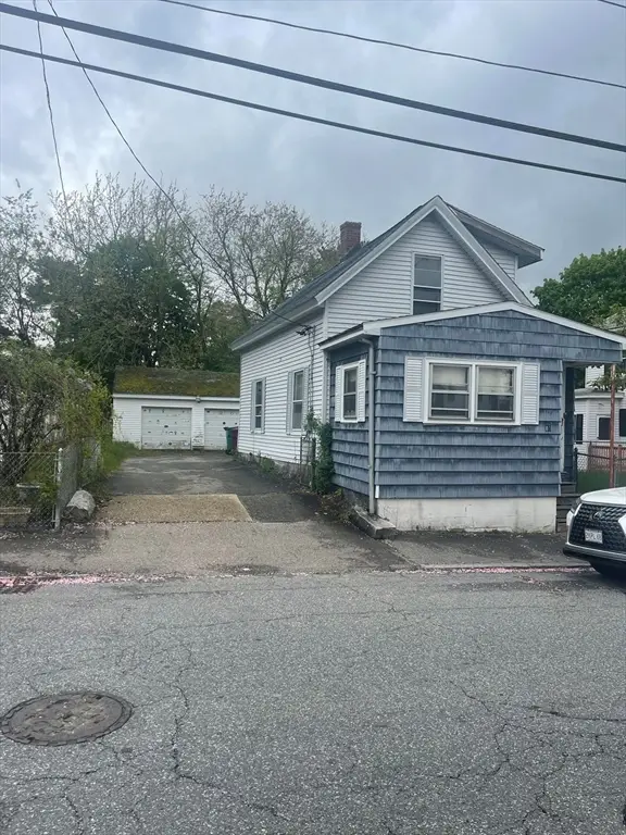80 Manchester St, Lowell, MA 01852