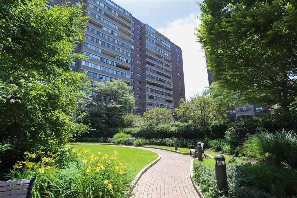 9 Hawthorne Pl #4A, Boston, MA 02114 - #1