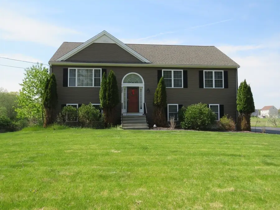 587 Tremont St, Taunton, MA 02780 - #2