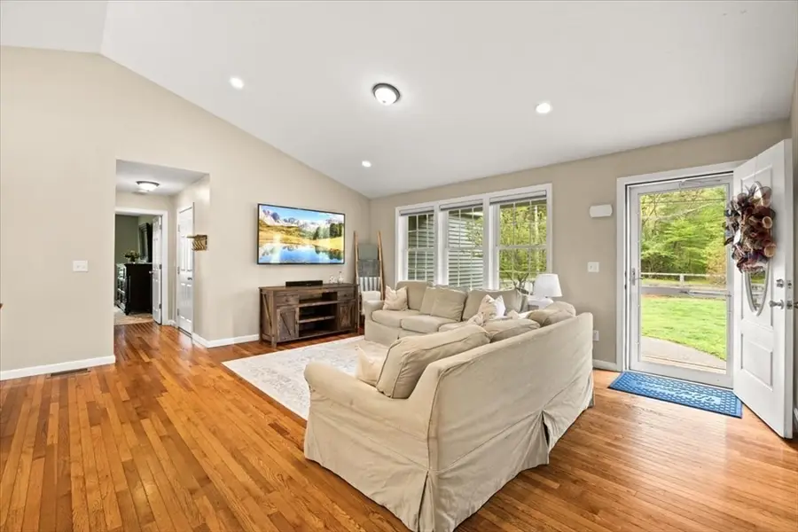 1 Doctor Braley Rd, Rochester, MA 02770 - #3