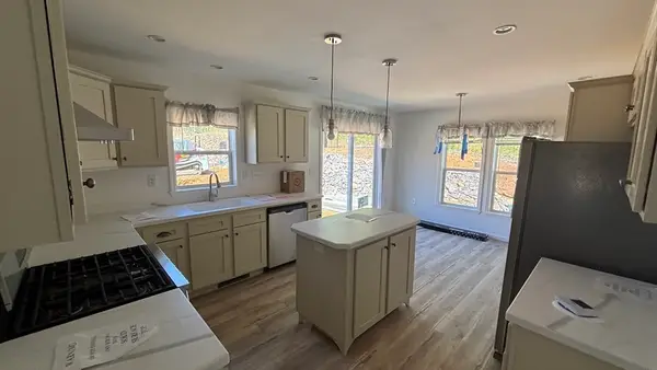 20 Pinrock Drive, Sturbridge, MA 01566