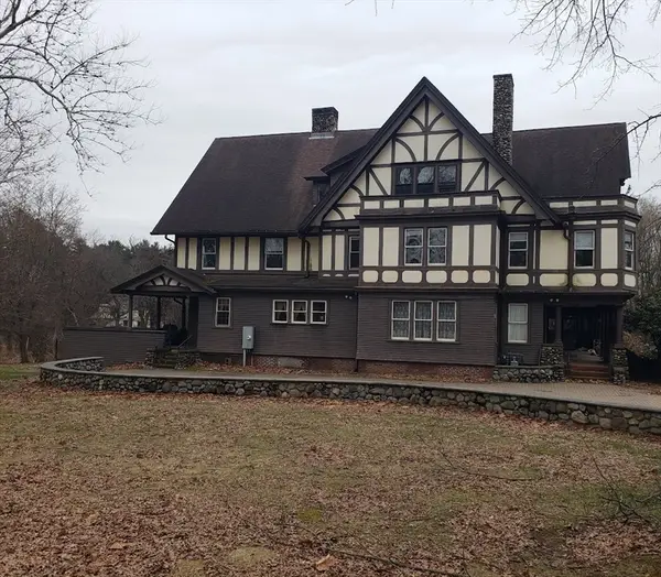 31 Buena Vista Plz, Springfield, MA 01108