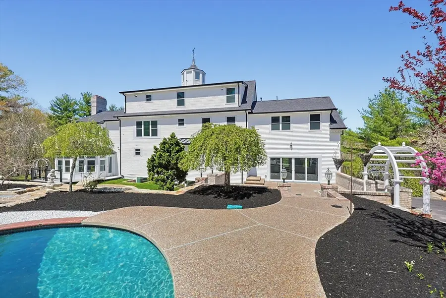 175 Pleasant St, Upton, MA 01568 - #2