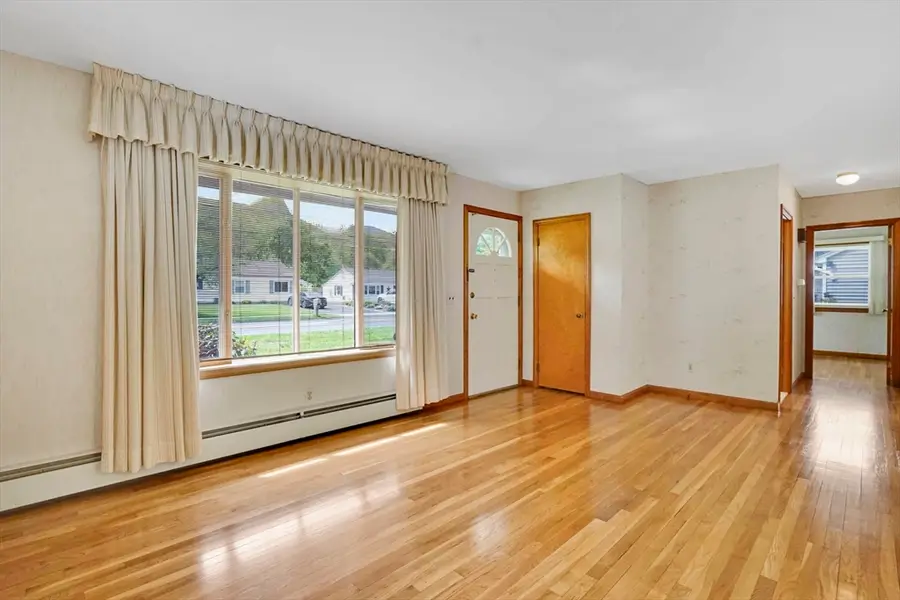 300 Circle Dr, West Springfield, MA 01089 - #3