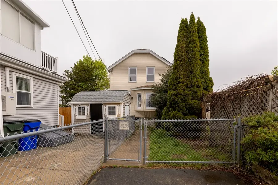 518 Snell St, Fall River, MA 02721 - #3