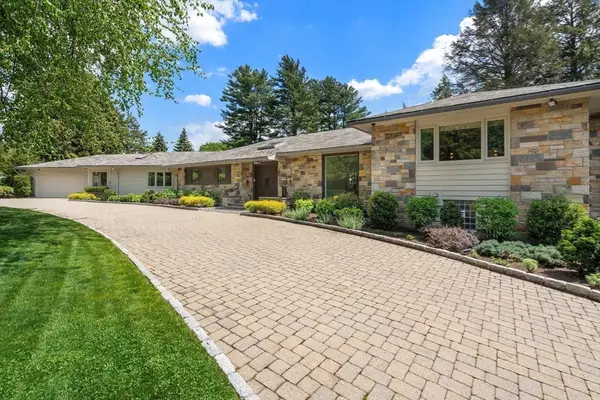 9 Singletree Rd, Brookline, MA 02467
