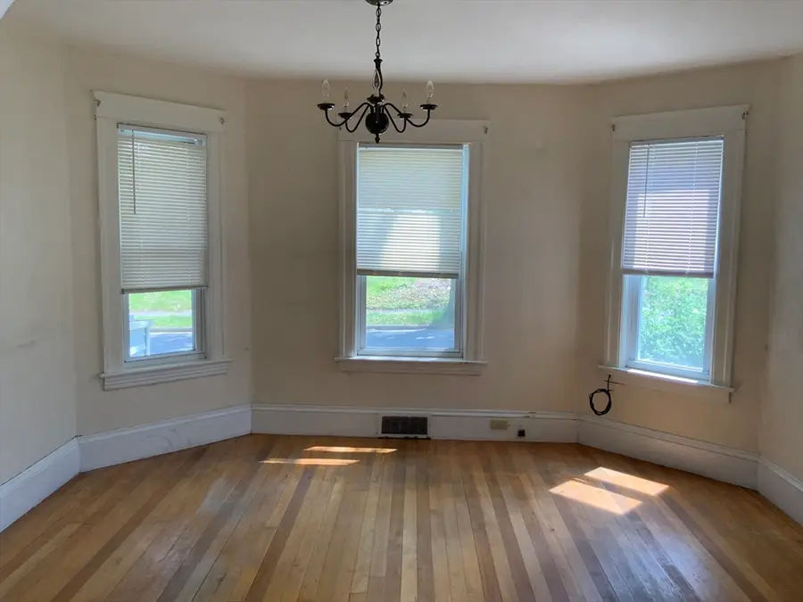 135 Cohasset St, Worcester, MA 01604 - #3