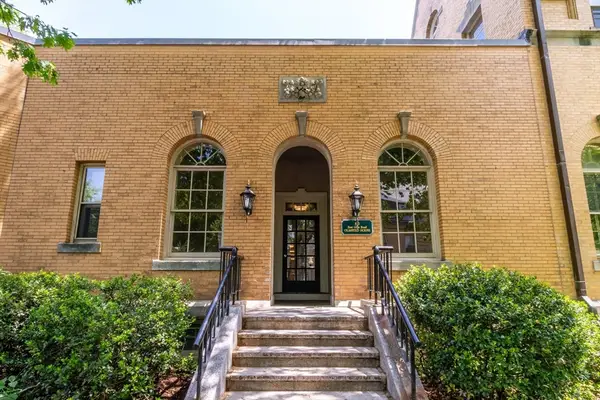 60 E Glen Rd #306, Brookline, MA 02445