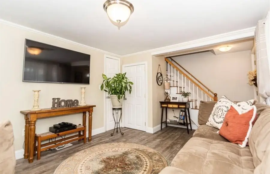 516 Lakeview Ave, Lowell, MA 01850 - #3