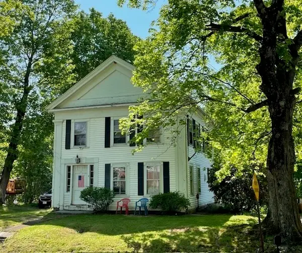 4 Brigham St, Hubbardston, MA 01452