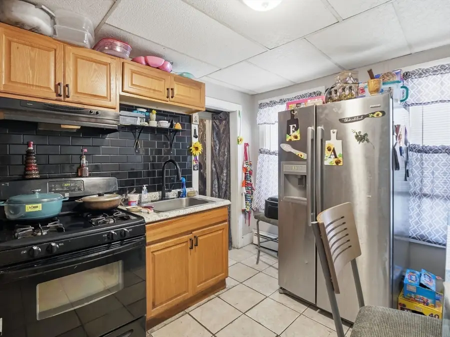 96 Fremont St, Lowell, MA 01850 - #3