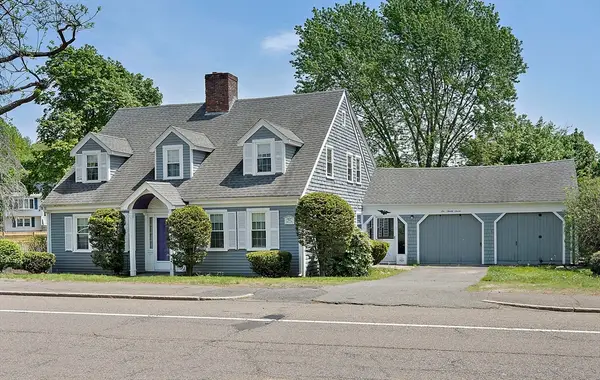 627 S Franklin St, Holbrook, MA 02343