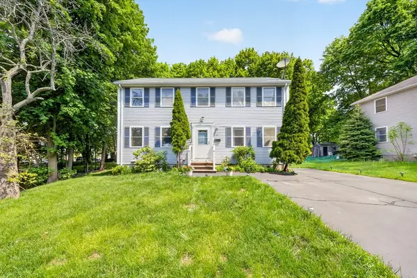 8 Sparrow Ln, Peabody, MA 01960